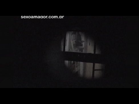 ❤️ Blondie filmohet fshehurazi nga një soditës i lagjes i fshehur pas tullave të zbrazëta ❤️ Porno ruse në pornografi sq.novoporn.ru ️❤